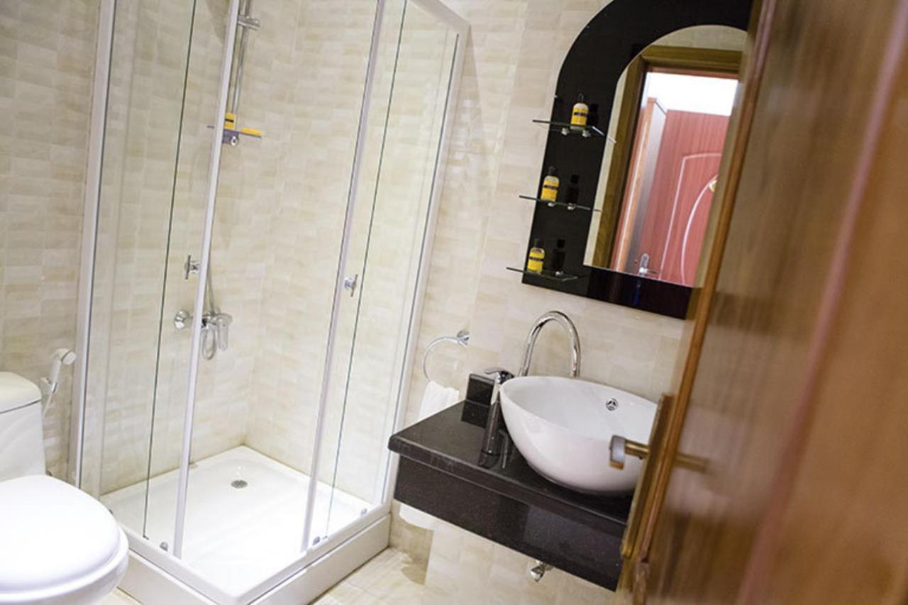 Hotel Bella Riva Киншаса Экстерьер фото