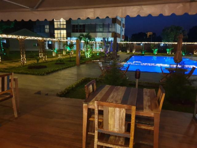 Hotel Bella Riva Киншаса Экстерьер фото